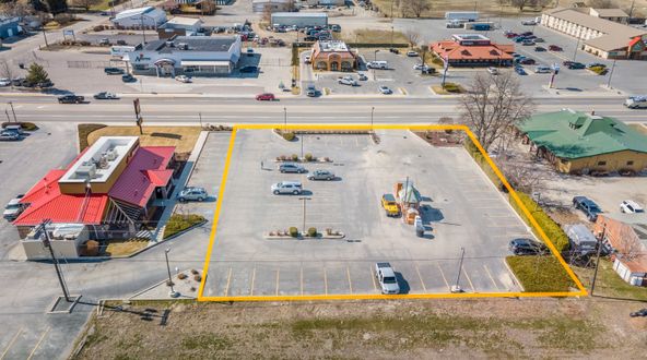 Hamilton Pizza Hut Parking Lot: 1006 N 1st St, Hamilton, MT 59840